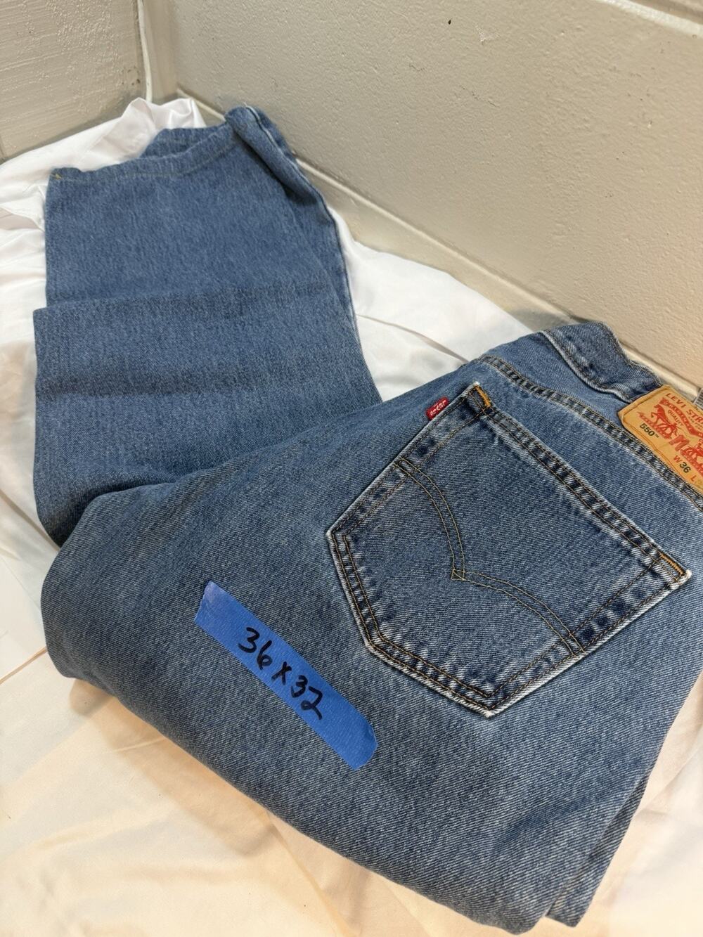 Levi's 550 Relaxed Fit Jeans Mens 36x32 Blue Medium Wash Tapered Leg 100% Cotton